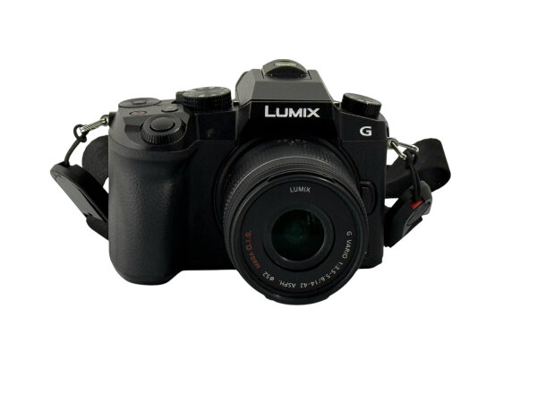 Panasonic Lumix DMC-G70 + 14 - 42mm Objektiv + Zubehörpaket / Top Zustand